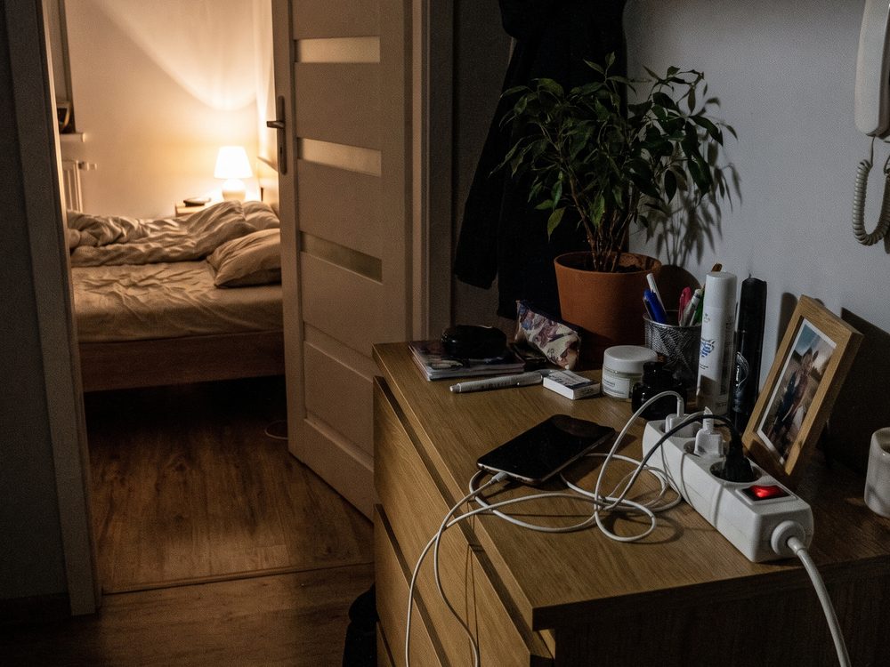Telefon poza łóżkiem