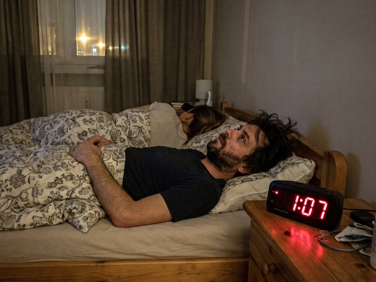 5 rzeczy, które wydłużają zasypianie. Nr 1 robisz w ostatniej godzinie przed snem